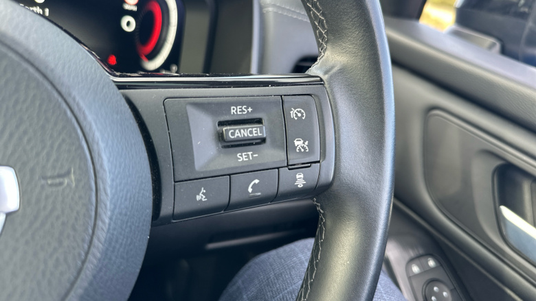 Nissan Qashqai 1.3 DiG-T MH N-Connecta 5dr Petrol Hatchback